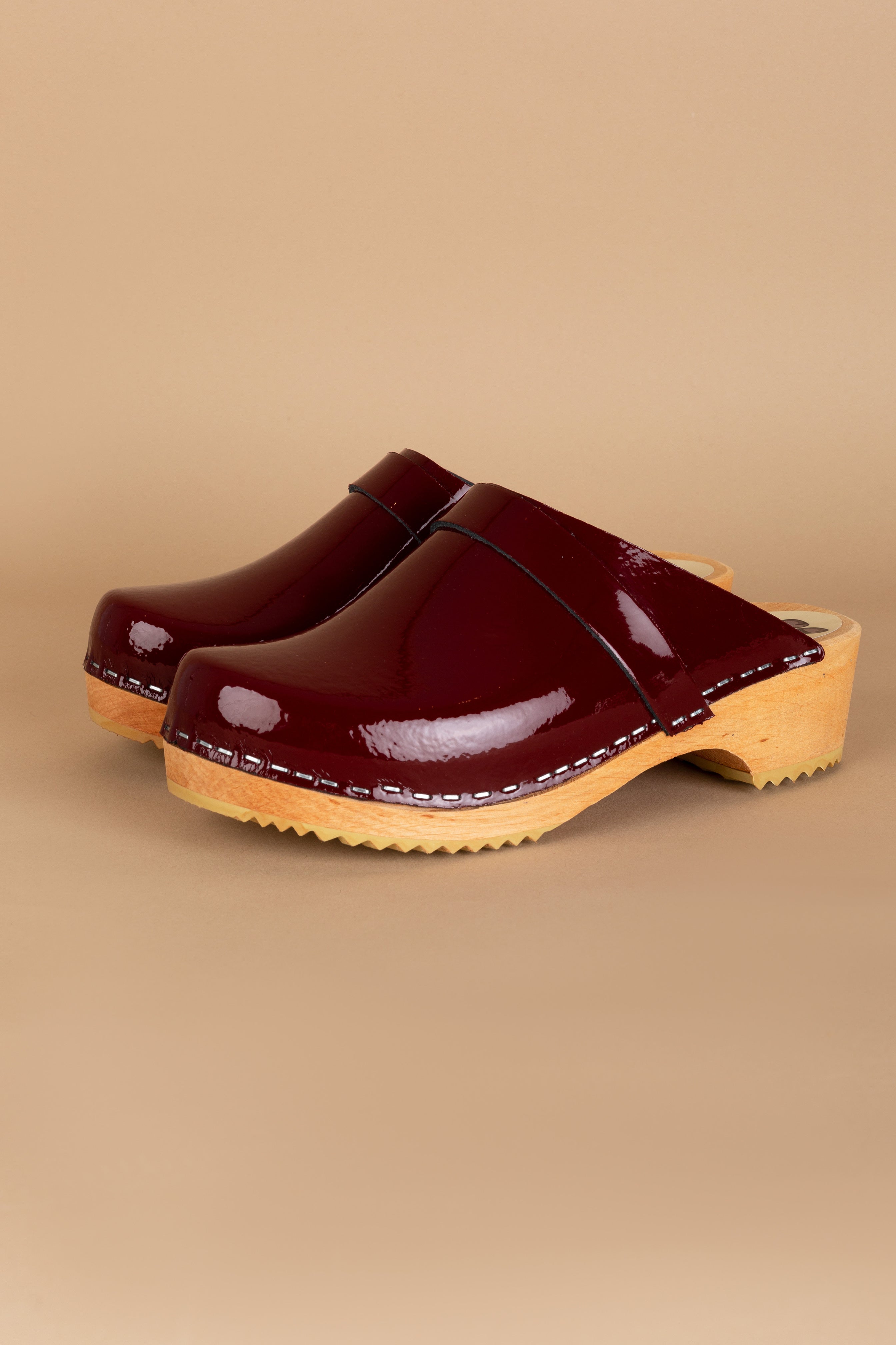 Sabots en Cuir Verni - Lie de Vin 1