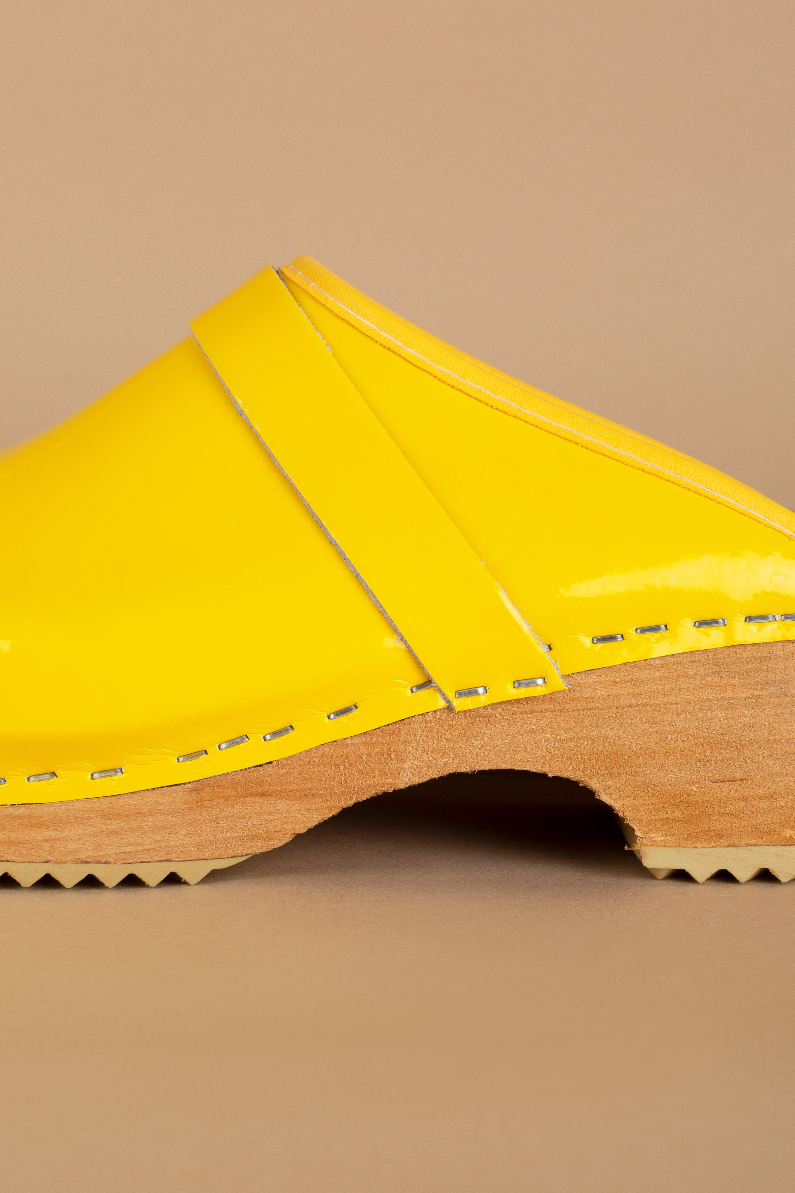 Sabots en Cuir Verni - Yellow 7